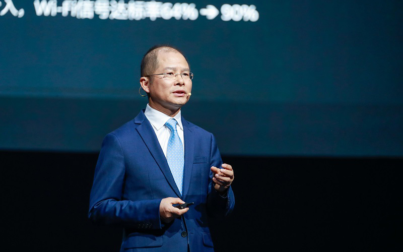 Eric Xu delivers a keynote speech 